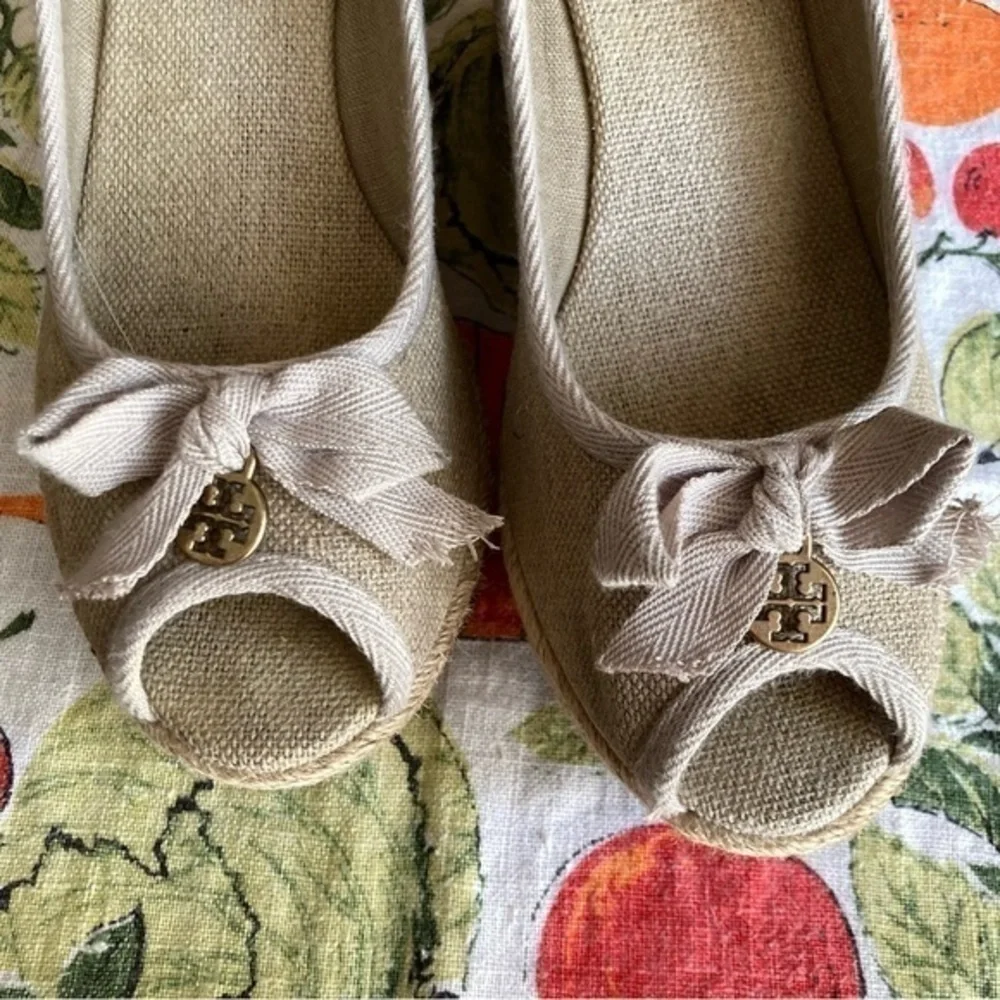Tory Burch Jackie beige peeptoe wedges size 9B - Picture 3 of 16
